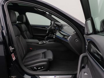 Fahrzeugabbildung BMW 540d xDr Tour HUD ACC Pano 360° Bowers & Wilkins