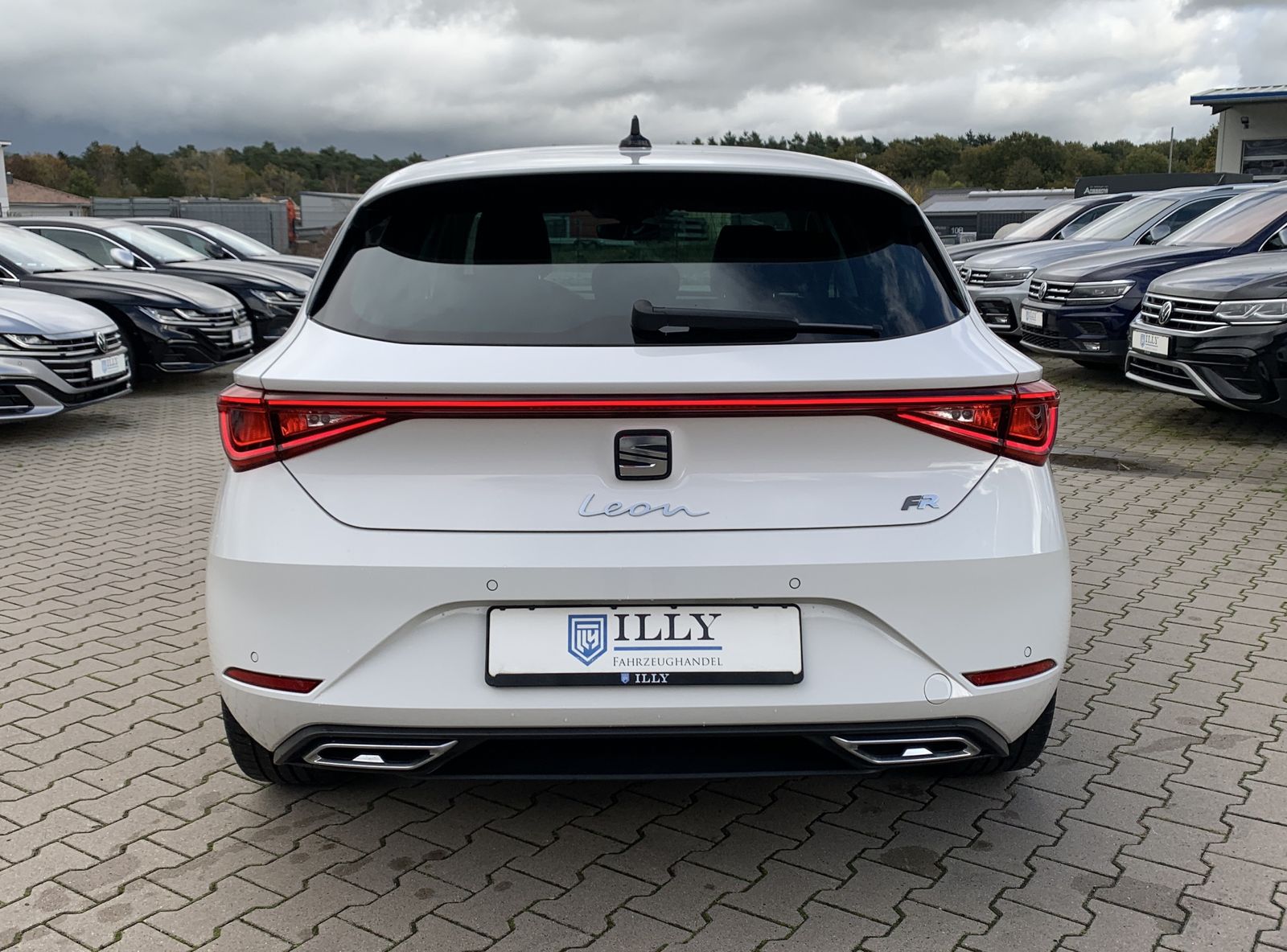 Fahrzeugabbildung SEAT Leon 1.5 TSI*FR-Line*LED*Navi*PDC*Spur*