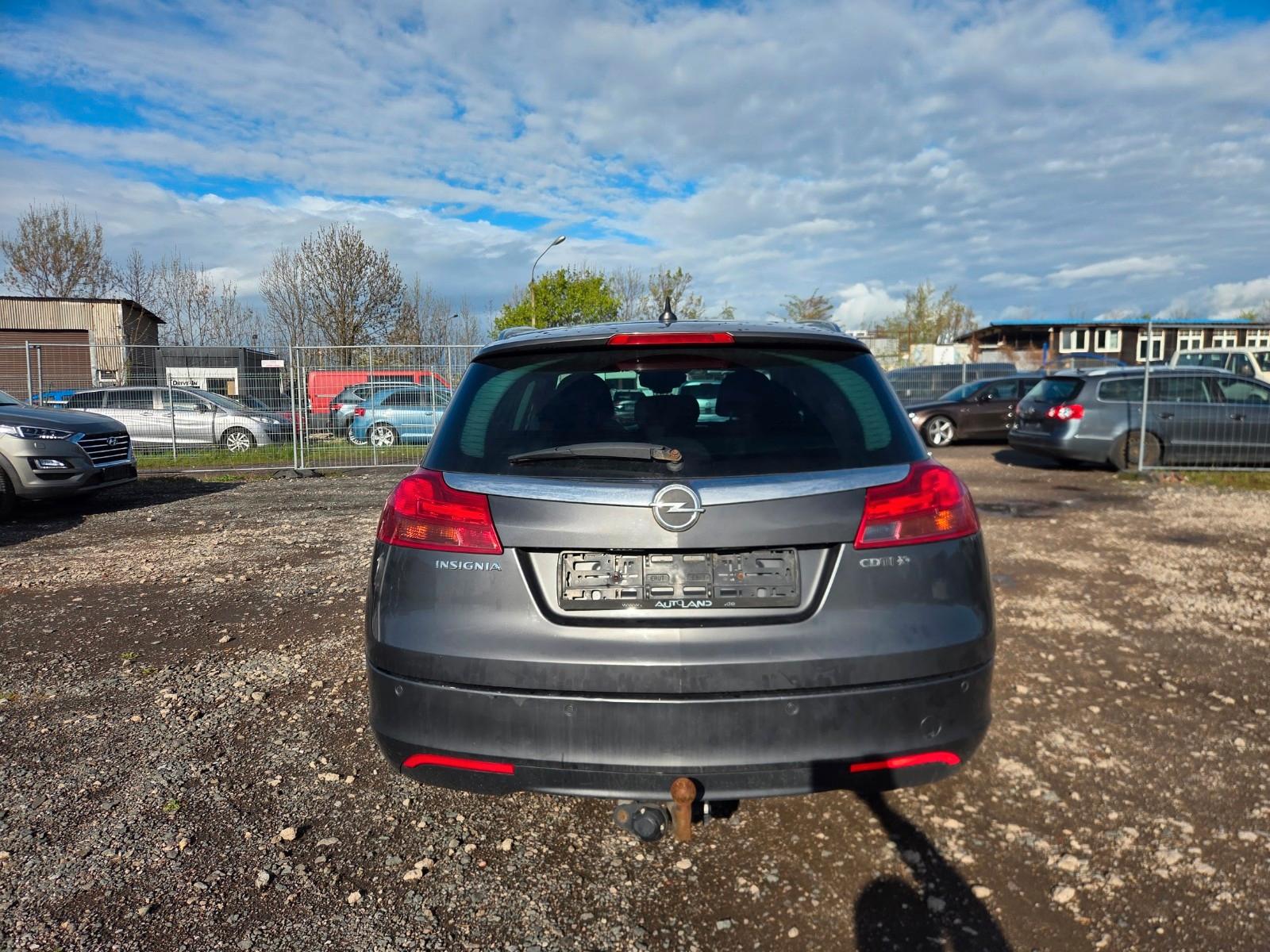 Opel Insignia A Sports Tourer Sport 4x4+AHK+TÜV NEU