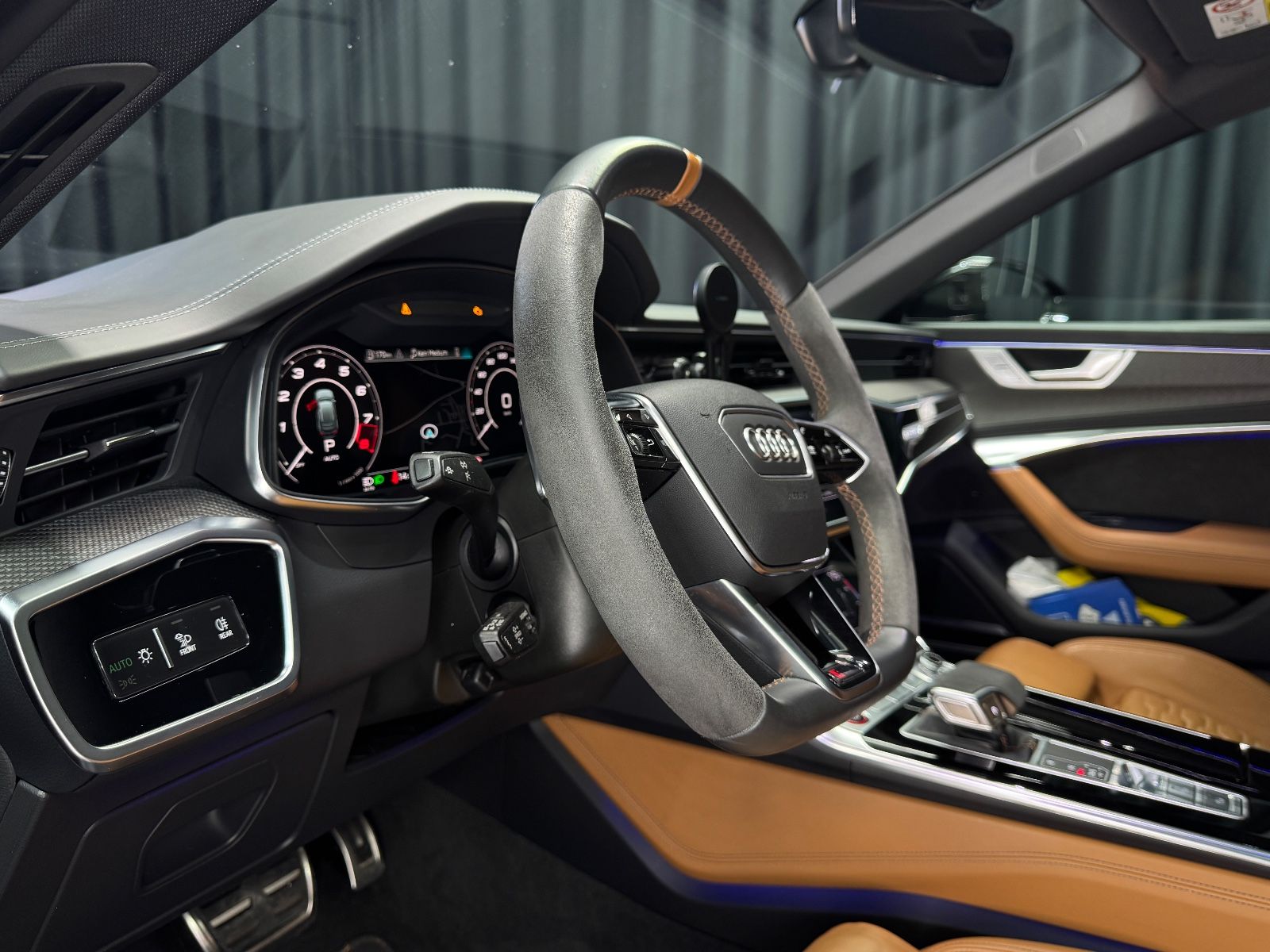 Fahrzeugabbildung Audi RS6 Avant 4.0 TFSI quattro|PANO|MATRIX|ACC|VOLL