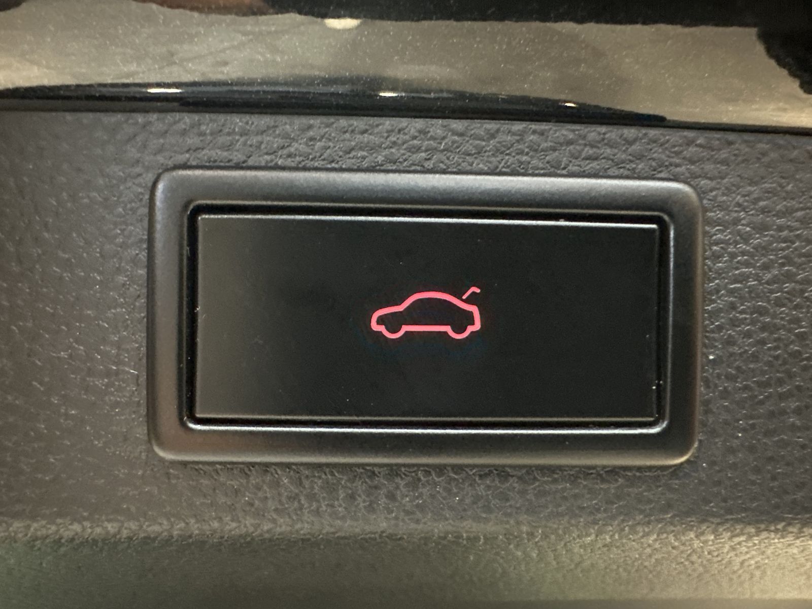 Fahrzeugabbildung SKODA Karoq 1.5 TSI DSG Sportline NAV+LED+V-COCKPIT+PP