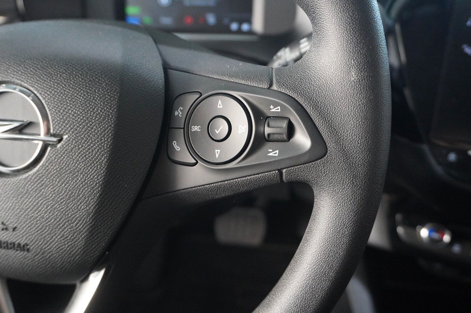 Fahrzeugabbildung Opel Corsa-e F EDITION 7KW NAVI/VIRT/SHZ/DAB/WÄRMEP.