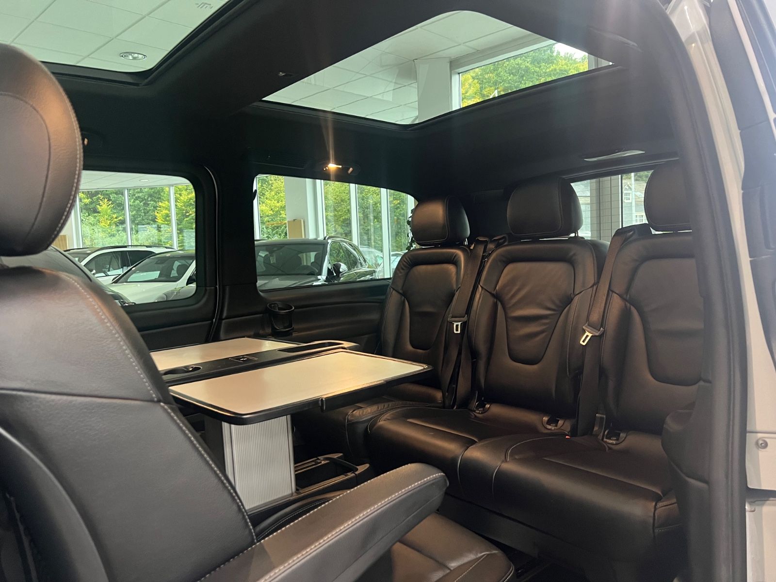 Fahrzeugabbildung Mercedes-Benz V 250 d 4MATIC lang AMG LINE *PANO*Perlmutt-Weiß