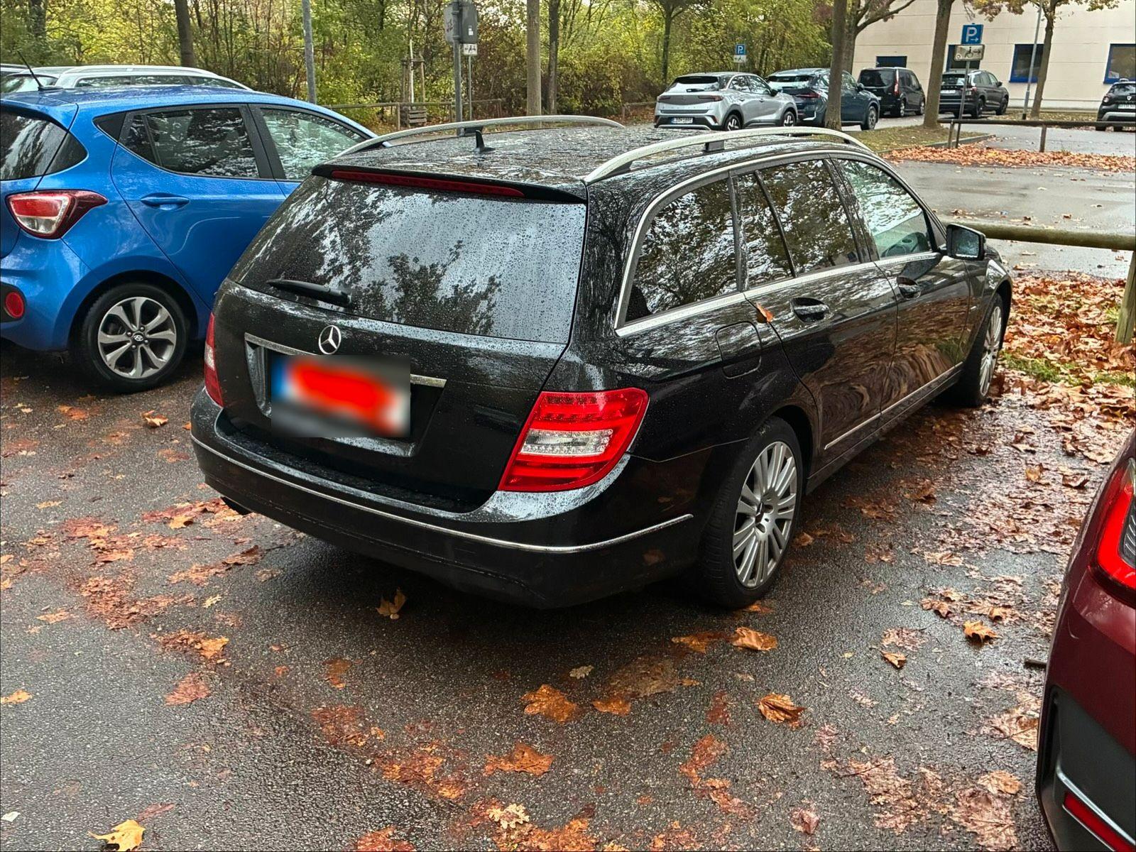 Mercedes-Benz C180 2012 — interior
