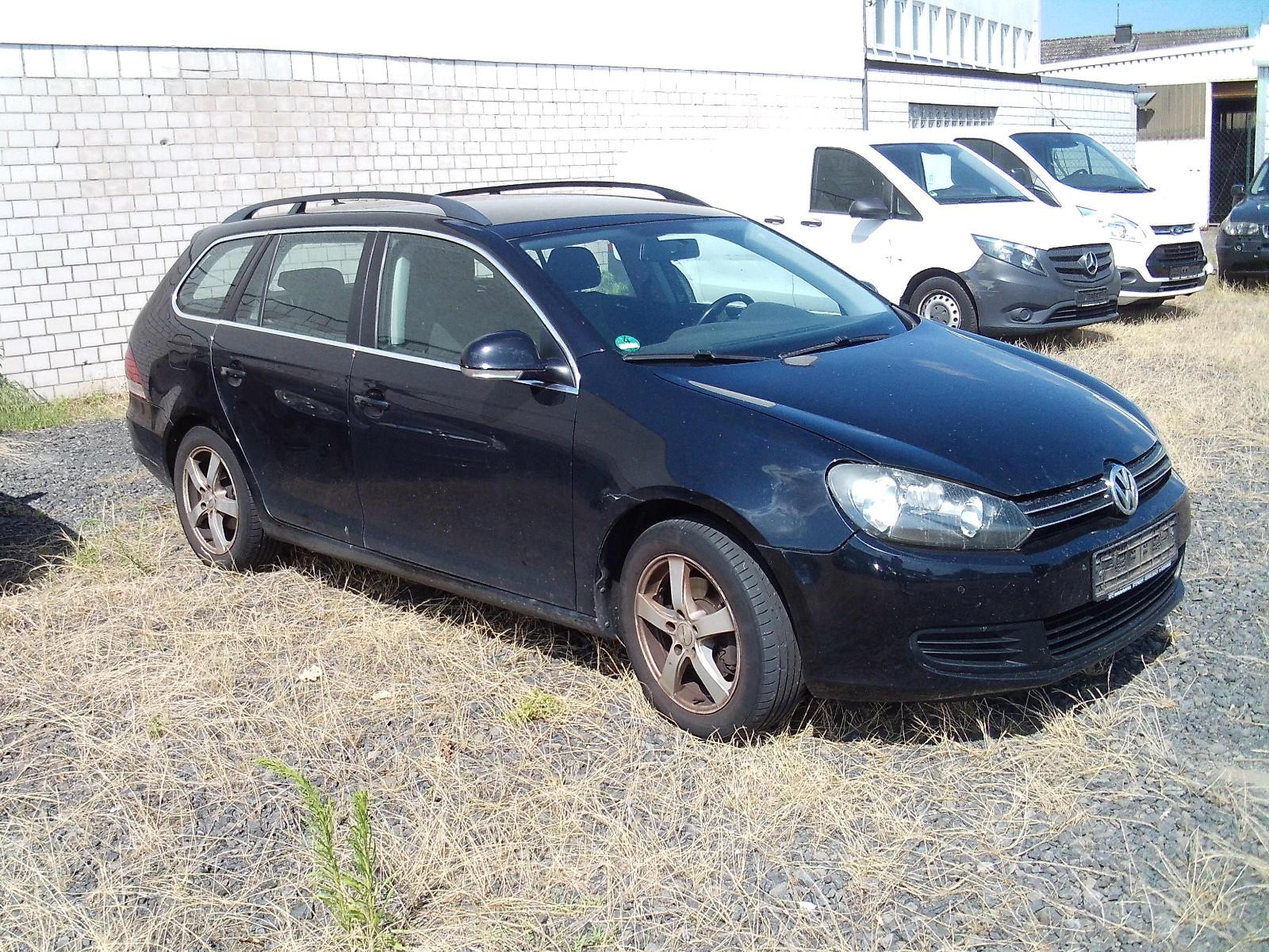 Volkswagen Golf 2010 — interior