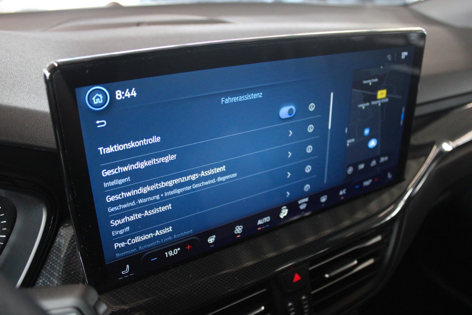 Fahrzeugabbildung Ford Focus ST-Line Aut. LED AHK ACC B&O WinterPak uvm
