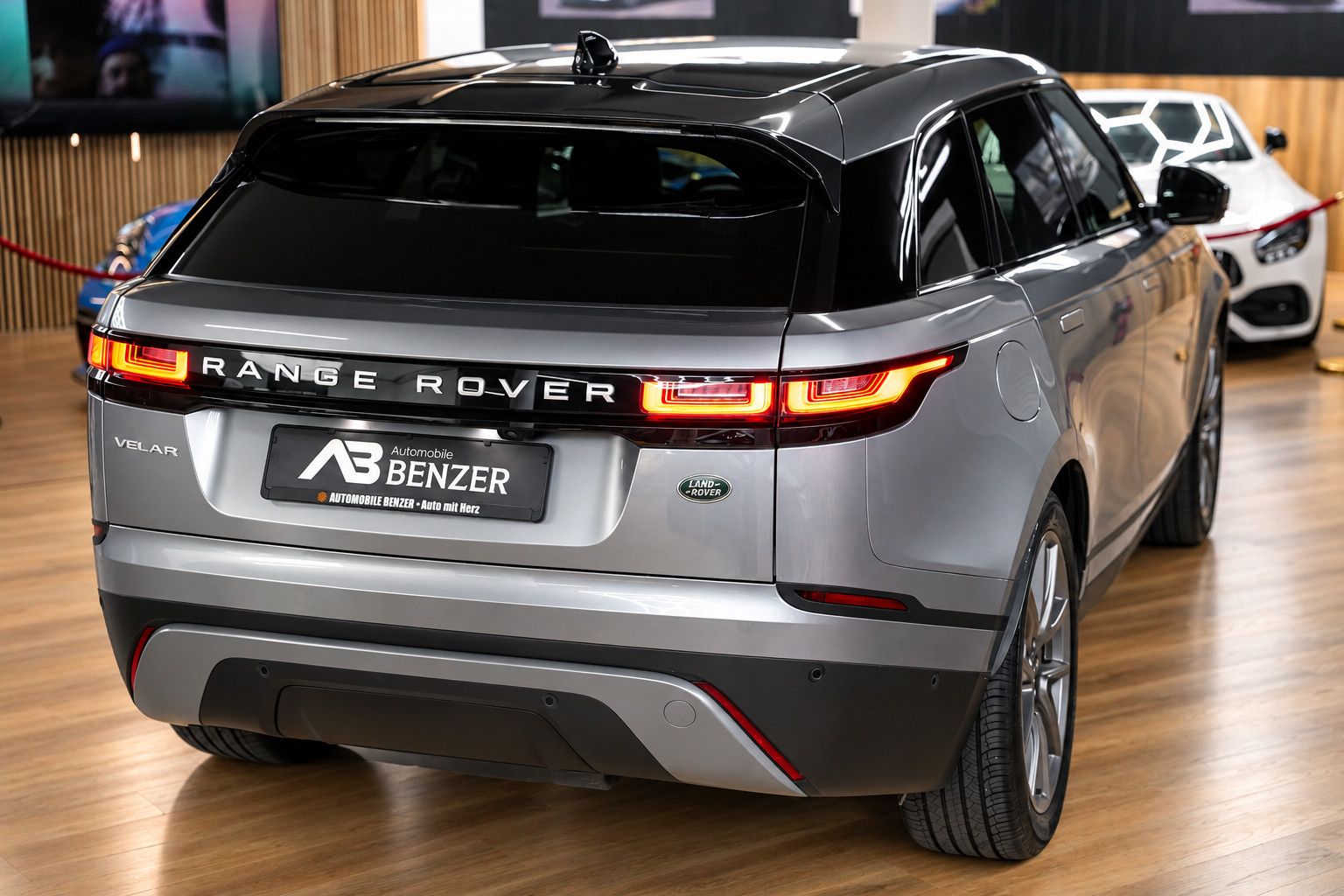 Fahrzeugabbildung Land Rover Range Rover Velar /360*Cam/LED/CapPlay/LEDER/