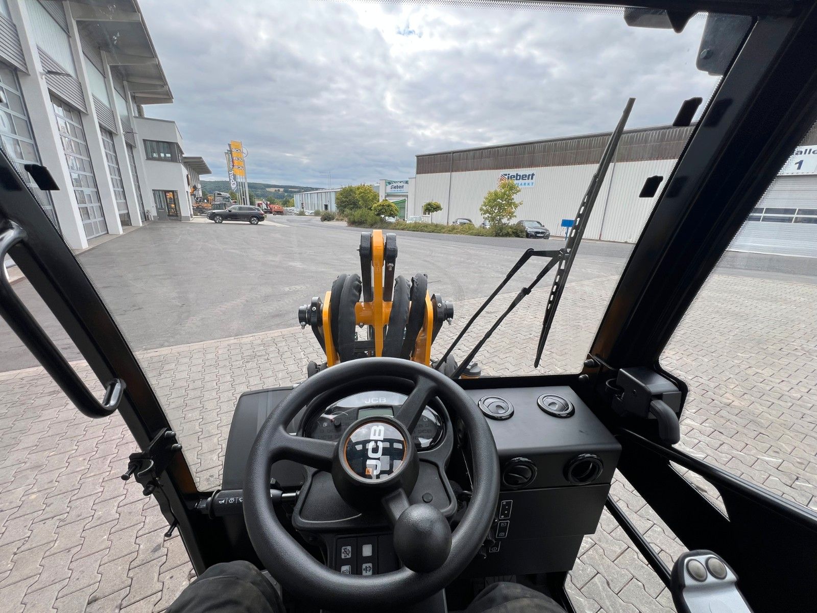 Fahrzeugabbildung JCB 403 Plus / Neufahrzeug / 2025 / Gabel / Schaufel