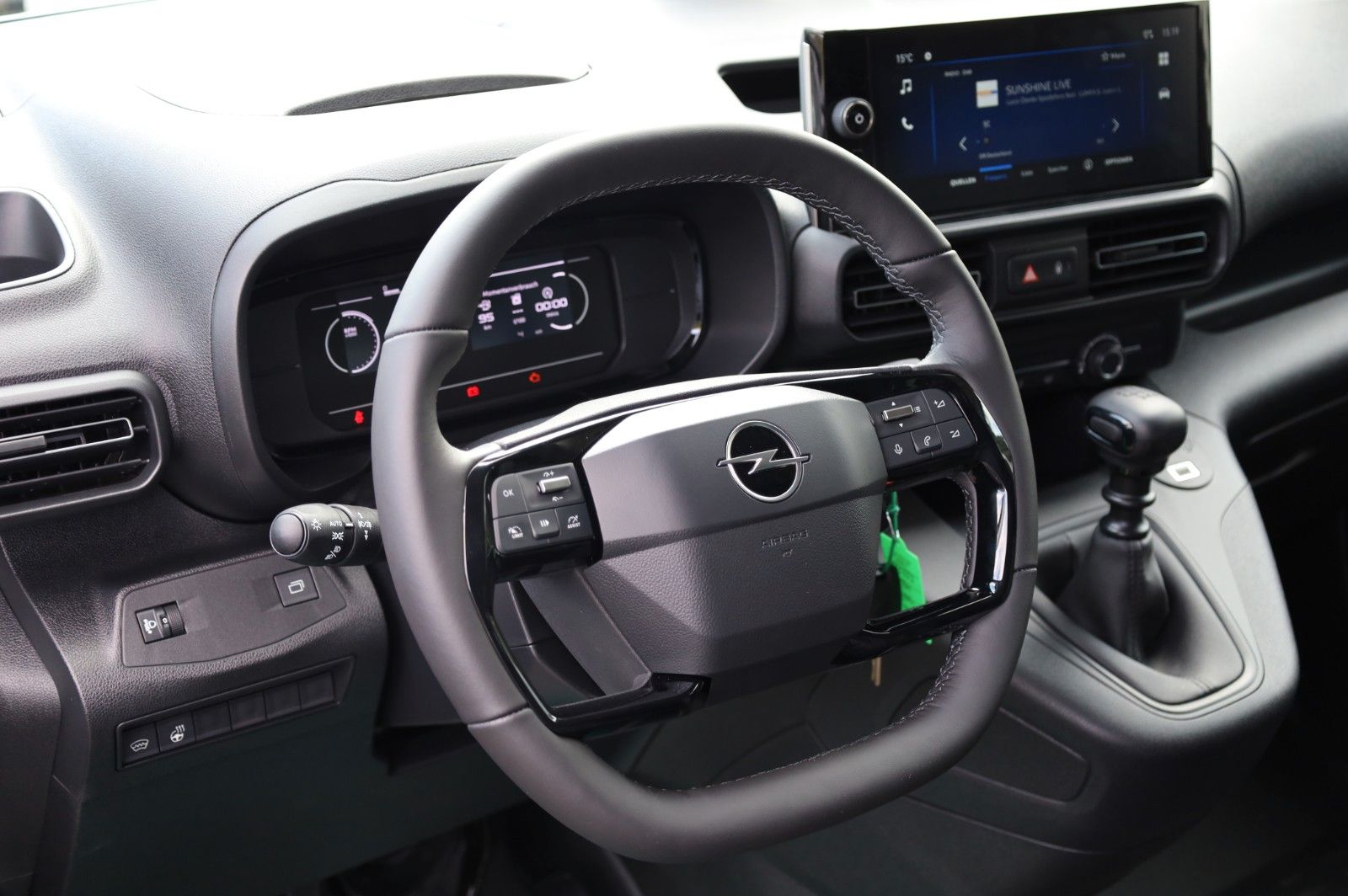 Fahrzeugabbildung Opel Combo Cargo 1,5 D Sitze- +Frontscheibe beheizt