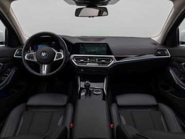 Fahrzeugabbildung BMW 330e xDr Tour Sport Line ACC HUD Pano HiFi Laser