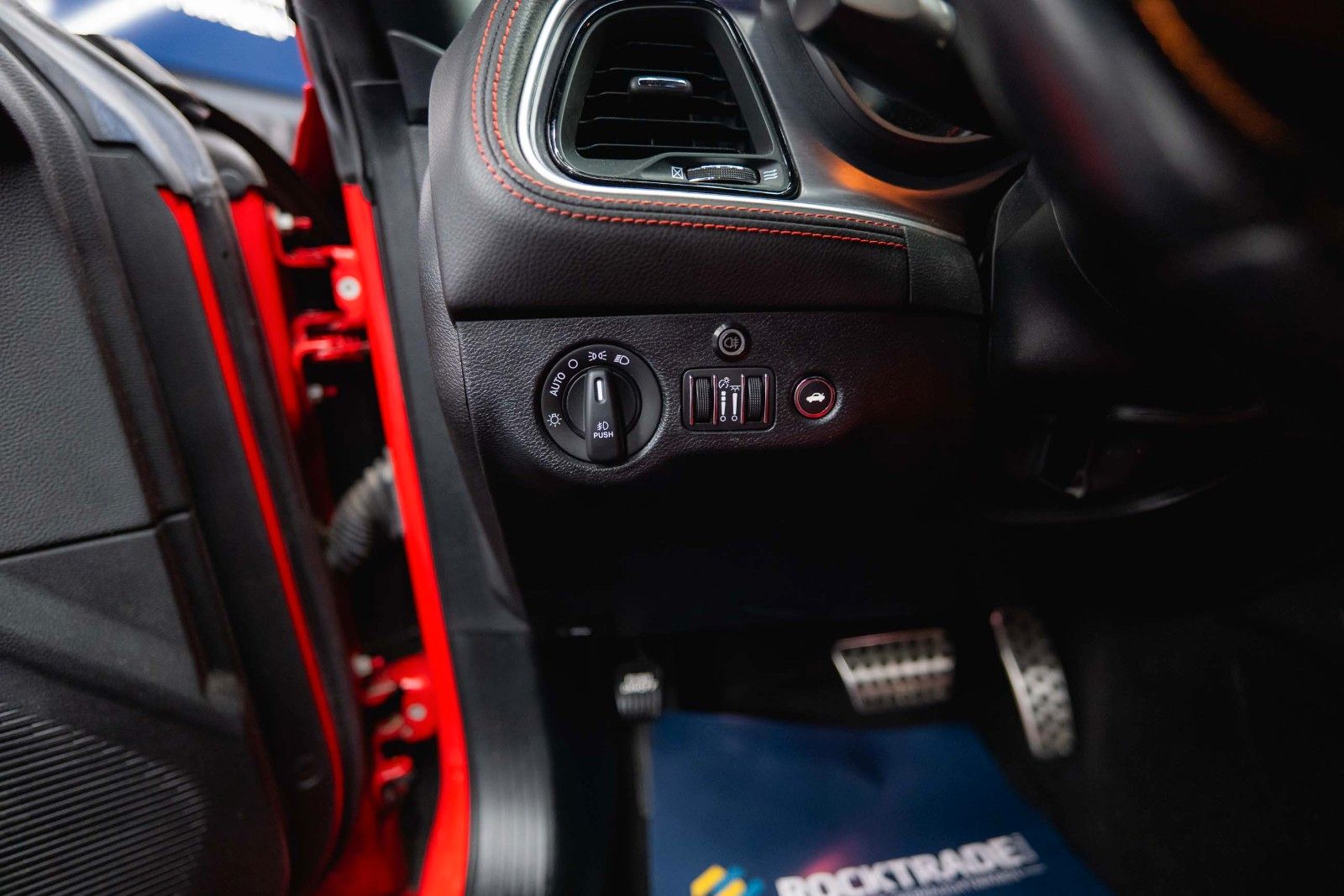 Fahrzeugabbildung Dodge Challenger 6.4 V8 SRT 392 R/T SCATPACK RED DEVIL