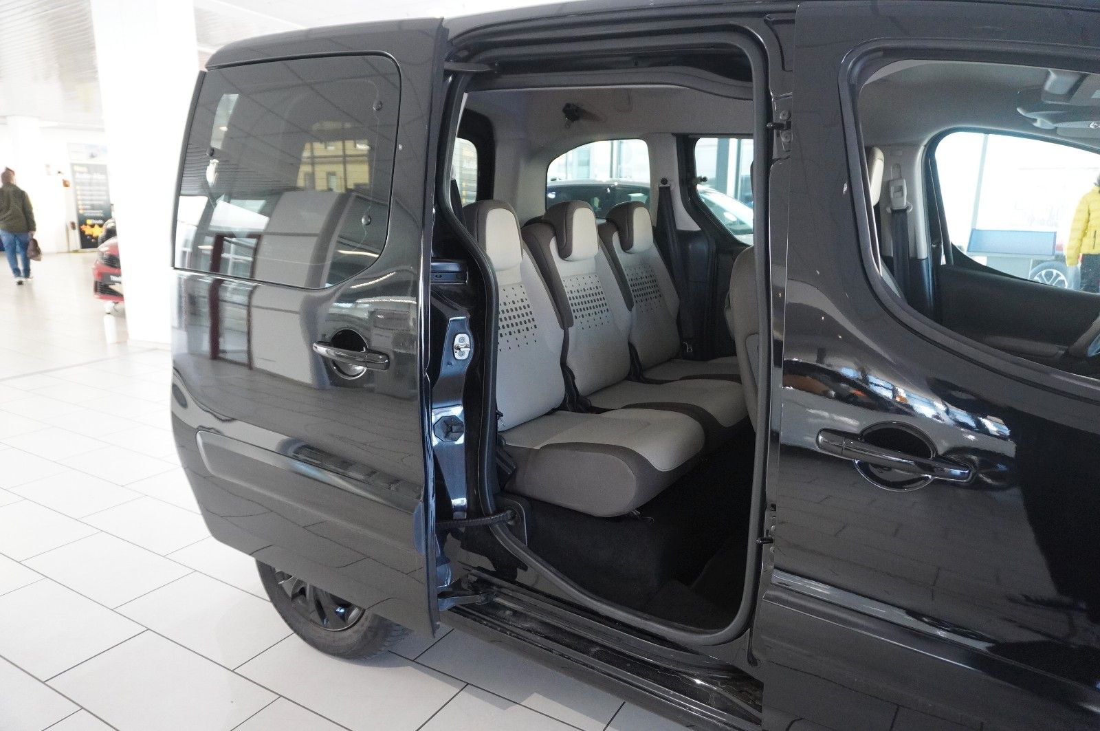 Fahrzeugabbildung Citroën Berlingo Kombi 1.6 HDI SELECTION 5-SITZ KLIMA/SH