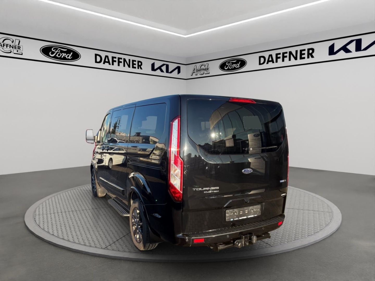 Fahrzeugabbildung Ford Tourneo Custom Kombi 320 L1 Titanium X Kamera AH