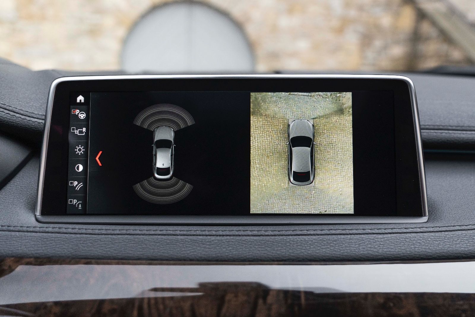 Fahrzeugabbildung BMW X6 xDrive50i M-Sportpaket 360° HUD H&K LED SOFT