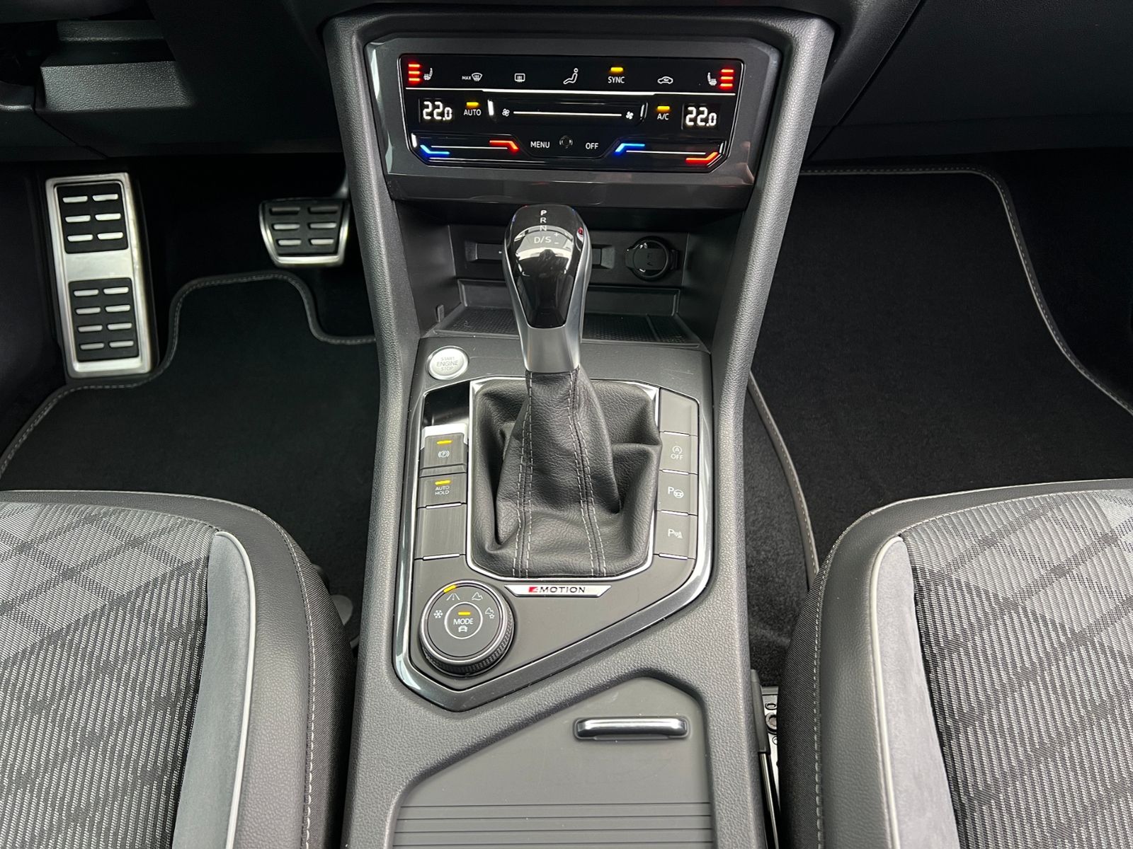Fahrzeugabbildung Volkswagen Tiguan Allspace R-Line 2.0 TDI DSG 4MOTION *AHK,