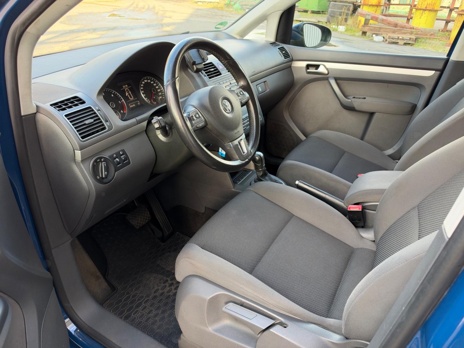 Volkswagen Touran 2012 — photo 9