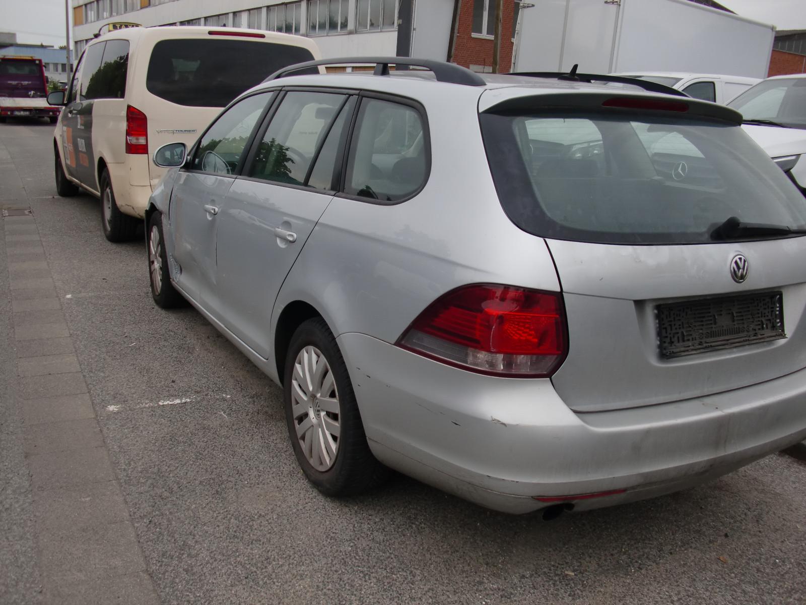 Volkswagen Golf 2012 — interior