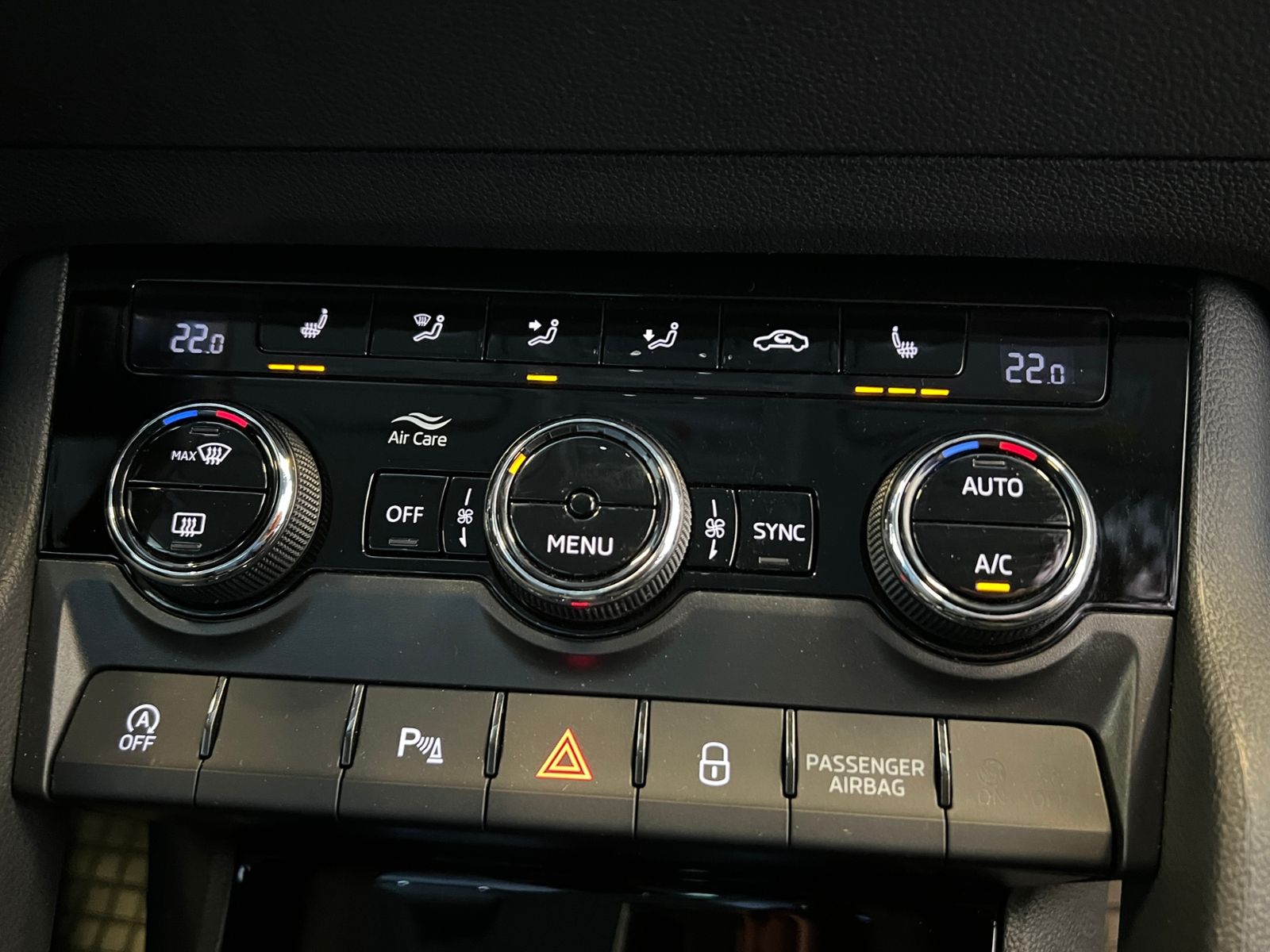 Fahrzeugabbildung SKODA Karoq Style 1.5 TSI DSG *AHK, LED, Kamera, LM'-1