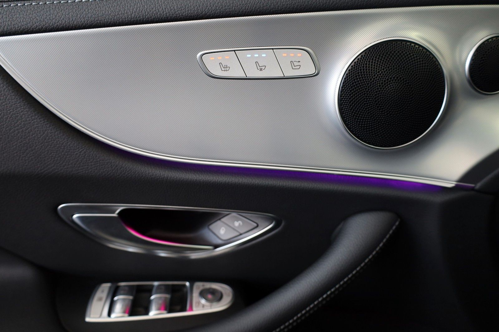 Fahrzeugabbildung Mercedes-Benz E 350 Cabrio AMG Line Leder,Navi,LED,Kamera,SH