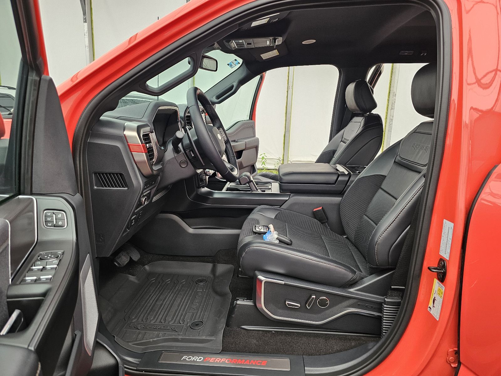 Fahrzeugabbildung Ford F 150 Raptor T1 Price: 67.000 EUR, Stock !