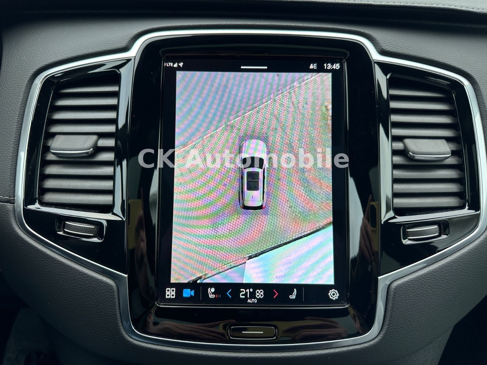 Fahrzeugabbildung Volvo XC90 T8 Ultimate Dark AWD/7 Sitze/Head-Up/LED