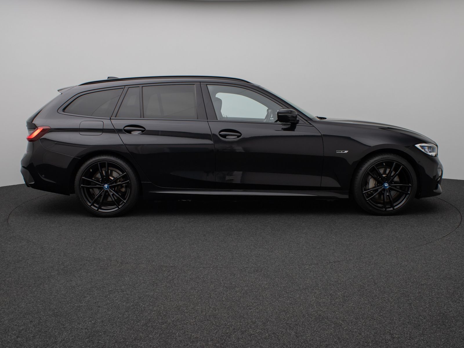 Fahrzeugabbildung BMW 330e M Sport Panorama Laser Kamera HUD DAB HiFi