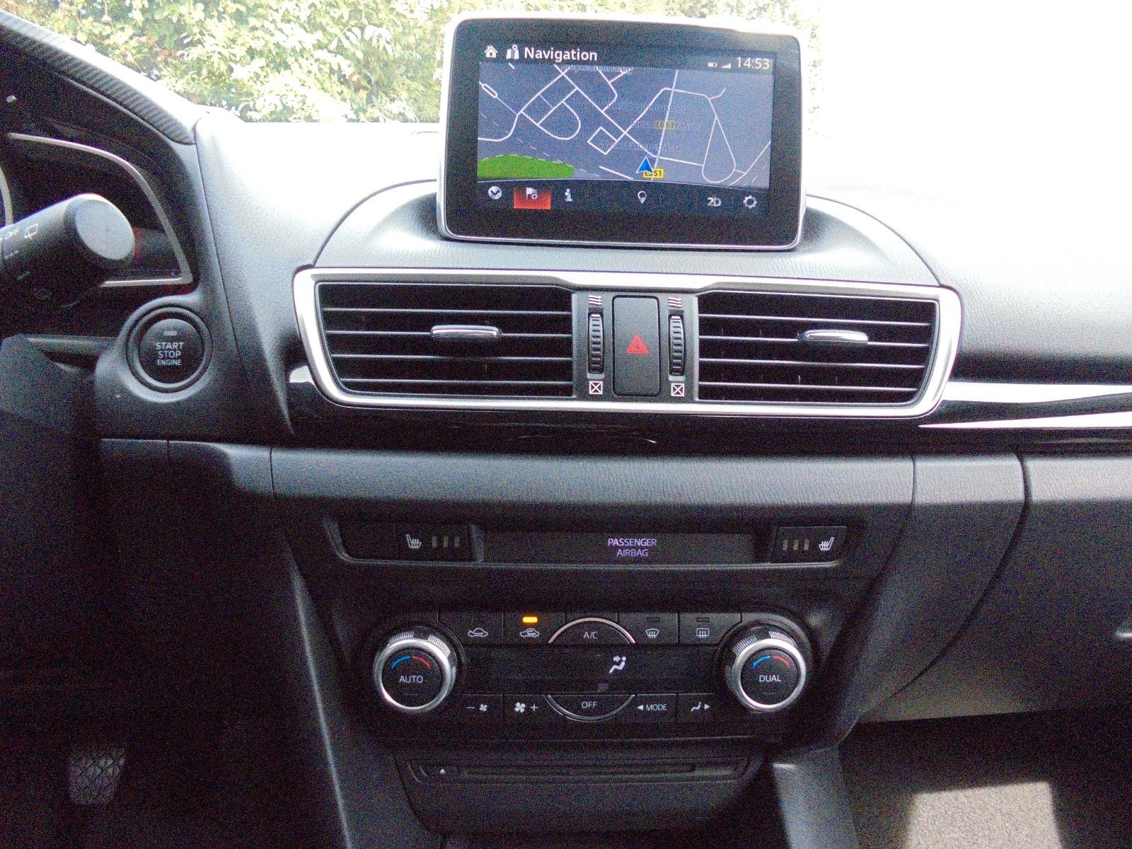 Fahrzeugabbildung Mazda 3 Lim. Center-Line/Klimaaut./Navi/Tüv Neu/1.Hand