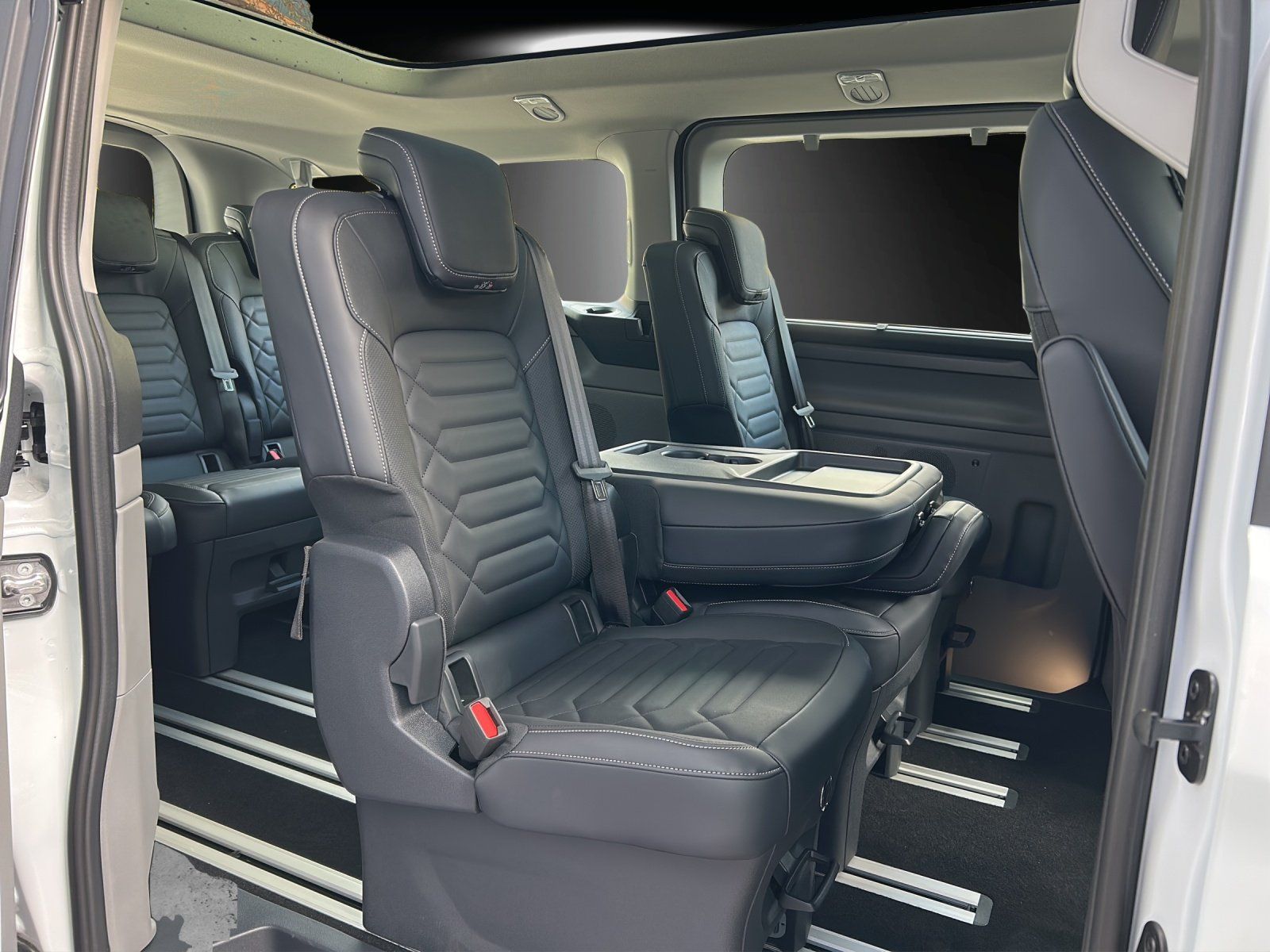 Fahrzeugabbildung Ford Tourneo Custom Titanium elekt. Tür Techn. Pak.