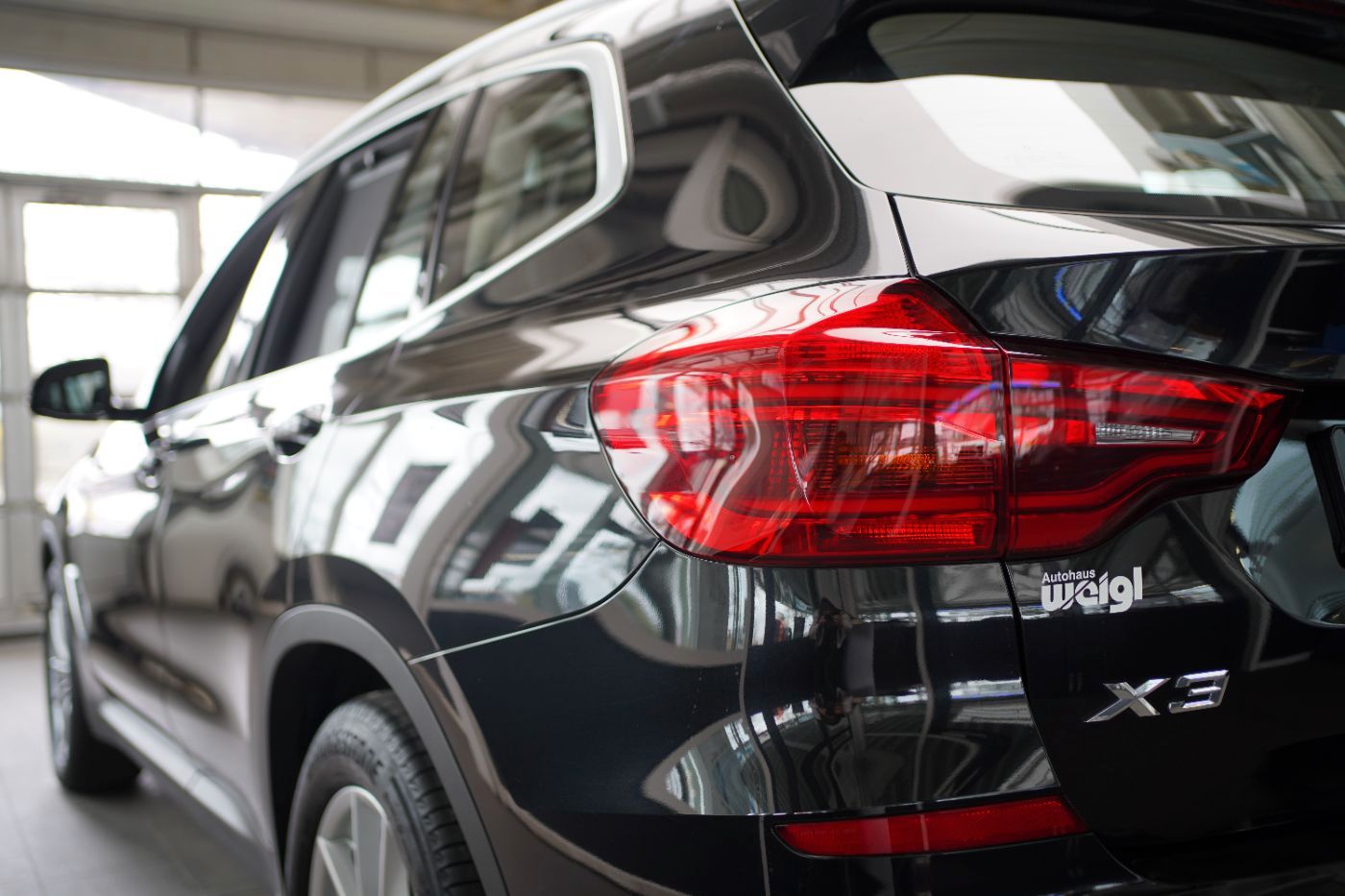Fahrzeugabbildung BMW X3 xDrive 20d Advantage +Glasdach+HeadUp+HiFi+PD