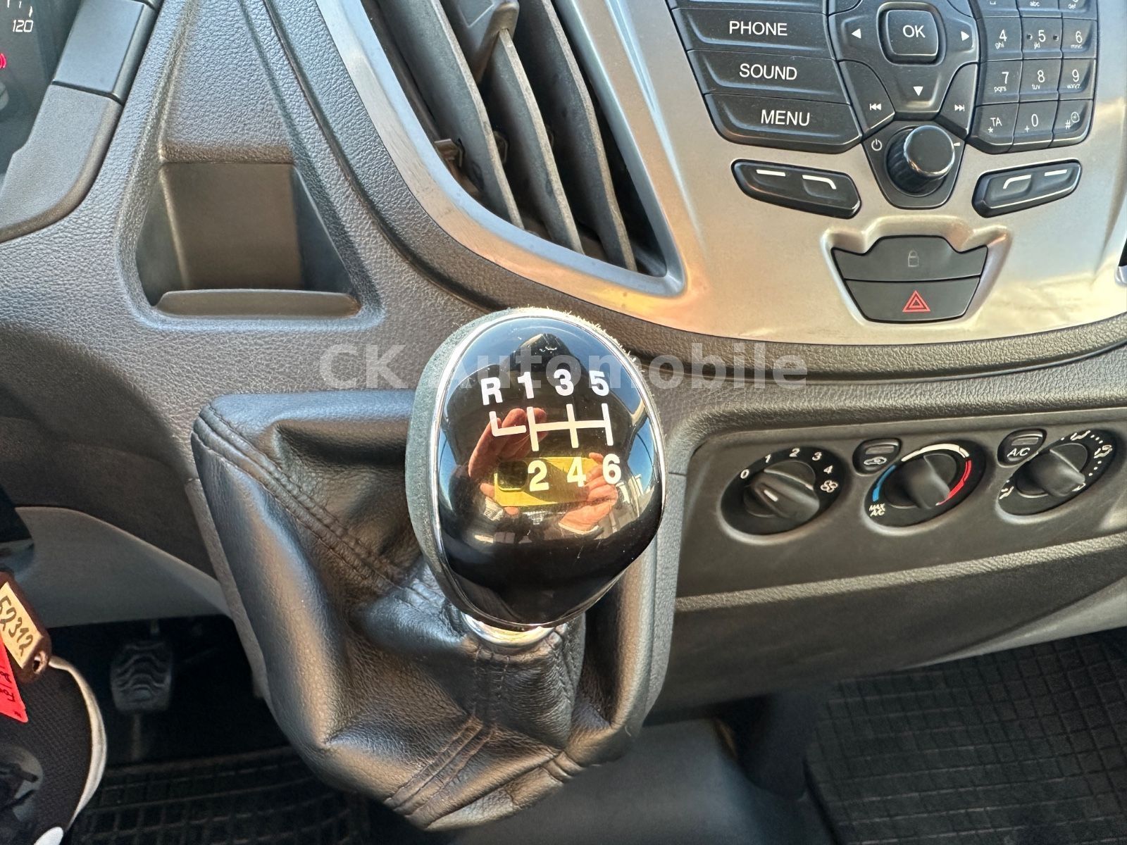 Fahrzeugabbildung Ford Transit Pritsche 350 L2 DoKA/7 Sitze/Klima/AHK