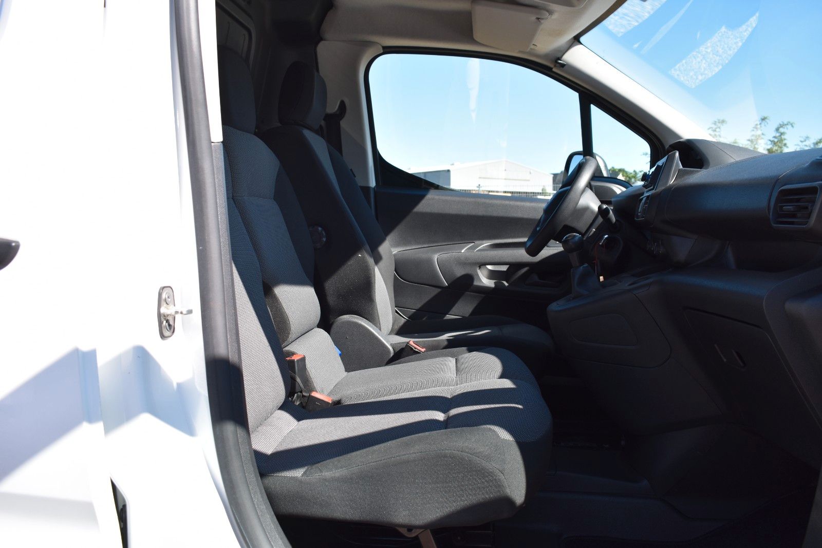 Fahrzeugabbildung Peugeot Partner Pro L2 /PDC/Schiebetür/Anhänger/Klima