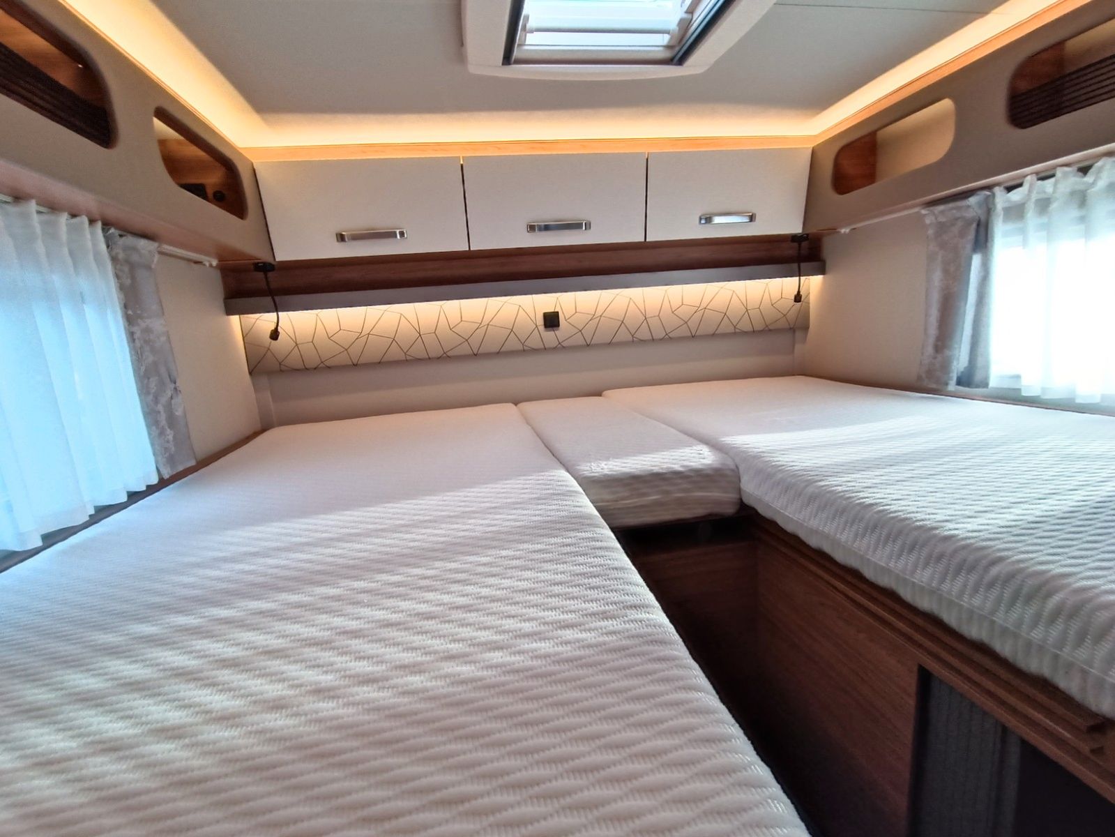 Fahrzeugabbildung Weinsberg CaraSuite 700 MEG Ford*Automatik*Xenon*Dachklima