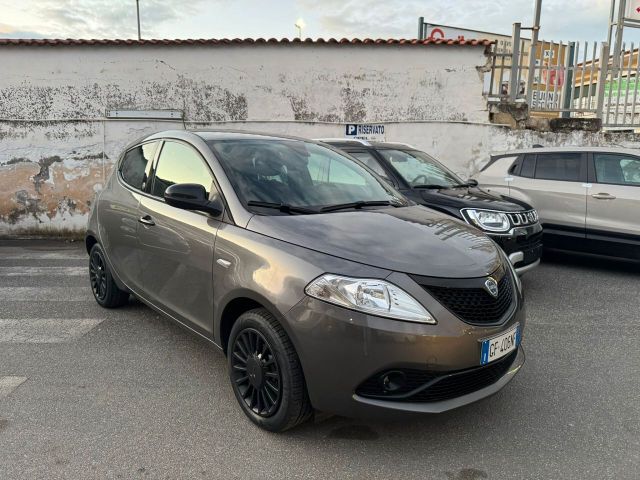 Lancia Ypsilon 1.0 FireFly Hybrid