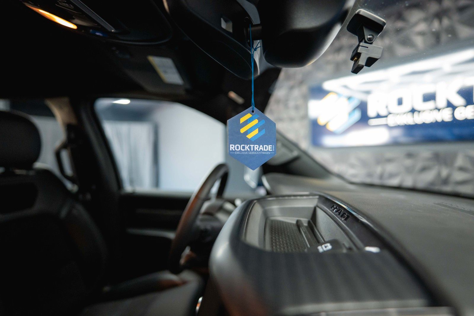 Fahrzeugabbildung Dodge RAM 5.7 V8 HEMI 4x4 Built to Serve AXLE LOCK LED