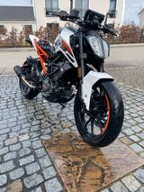 KTM 125 Duke Tiefergelegt für Mädchen - KTM ENDURO 125