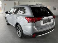 Mitsubishi Outlander Top 4WD*Navi&Kam.*Leder*7-Sitze
