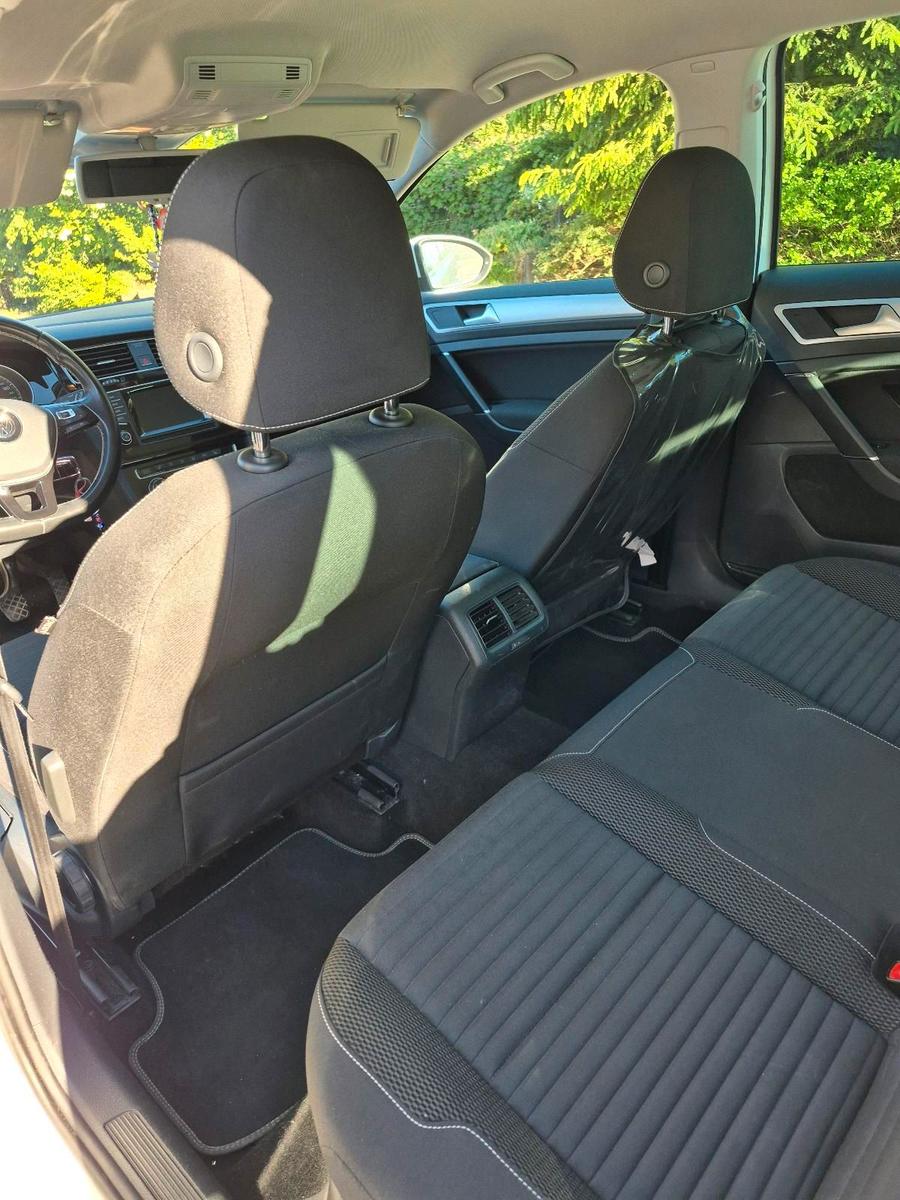 Volkswagen Golf 2015 — rear view