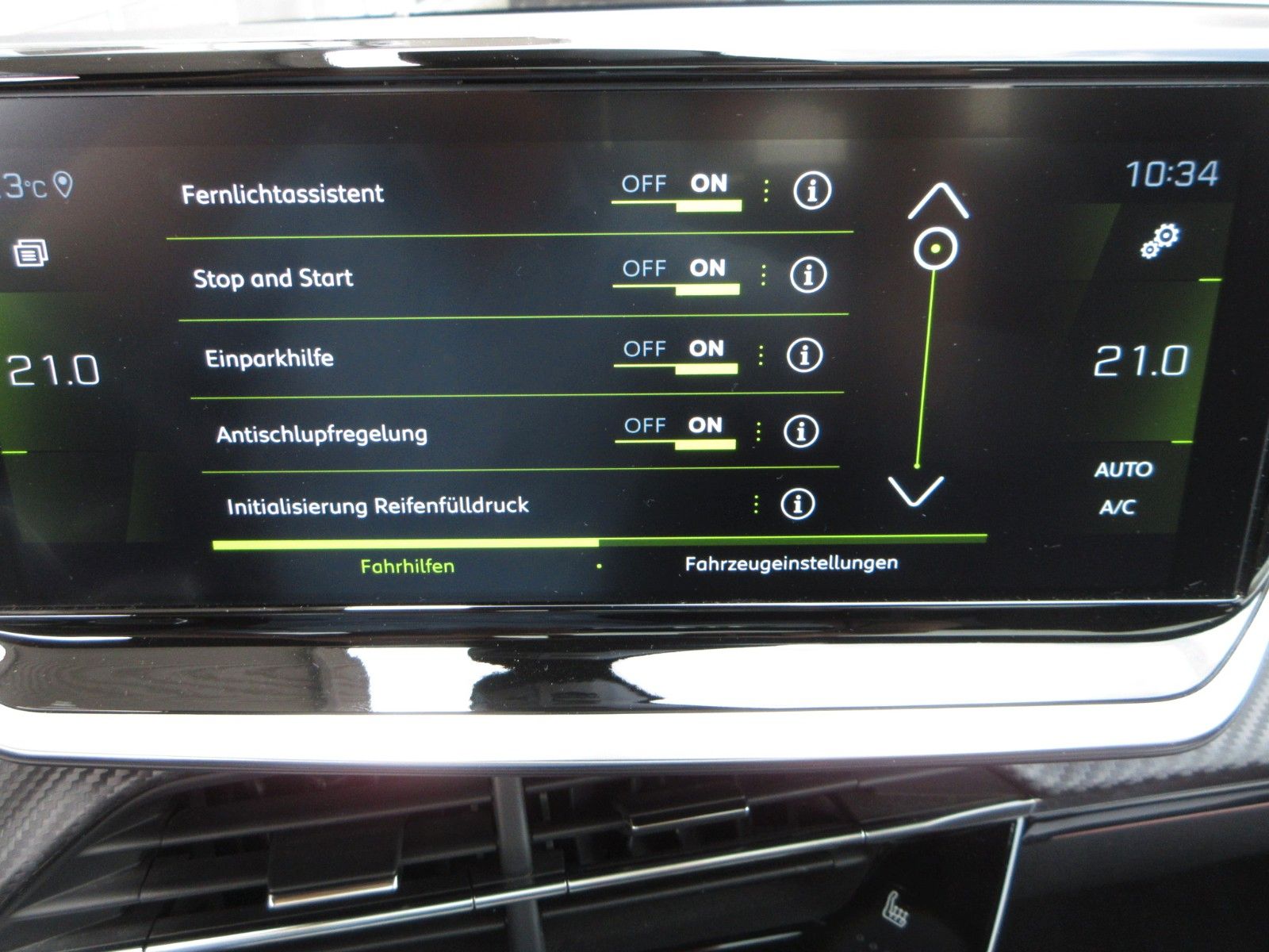 Fahrzeugabbildung Peugeot 208 1.2T GT  LED/NAVI/SHZ/PANO/HEAD/CAM/PDC/17"