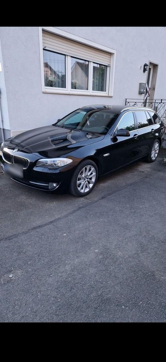 BMW 520 2010 — rear view