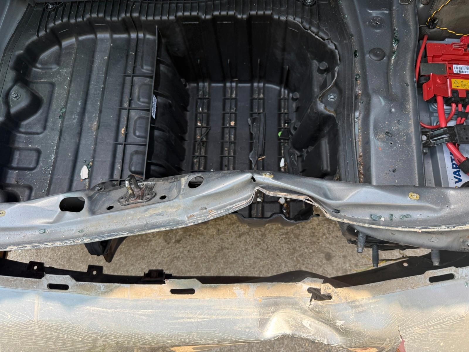 BMW 330 2011 — photo 14
