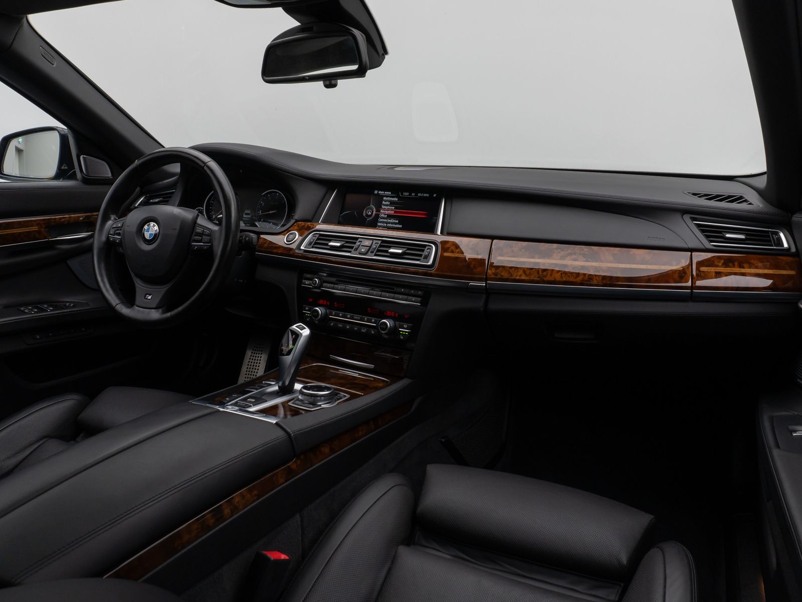 Fahrzeugabbildung BMW 760 Li M Sport Glasdach B&O HUD SoftCl NightVisi