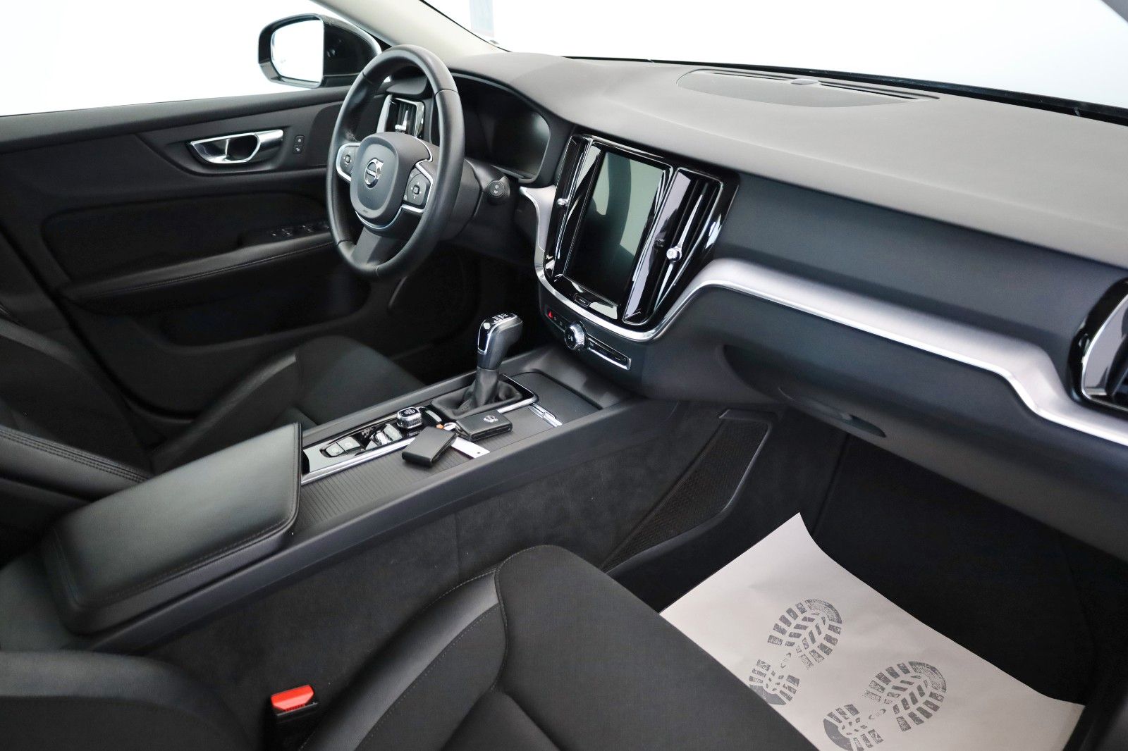 Fahrzeugabbildung Volvo V60 Kombi Momentum Pro TLeder,Navi,LED,PDC,Apple