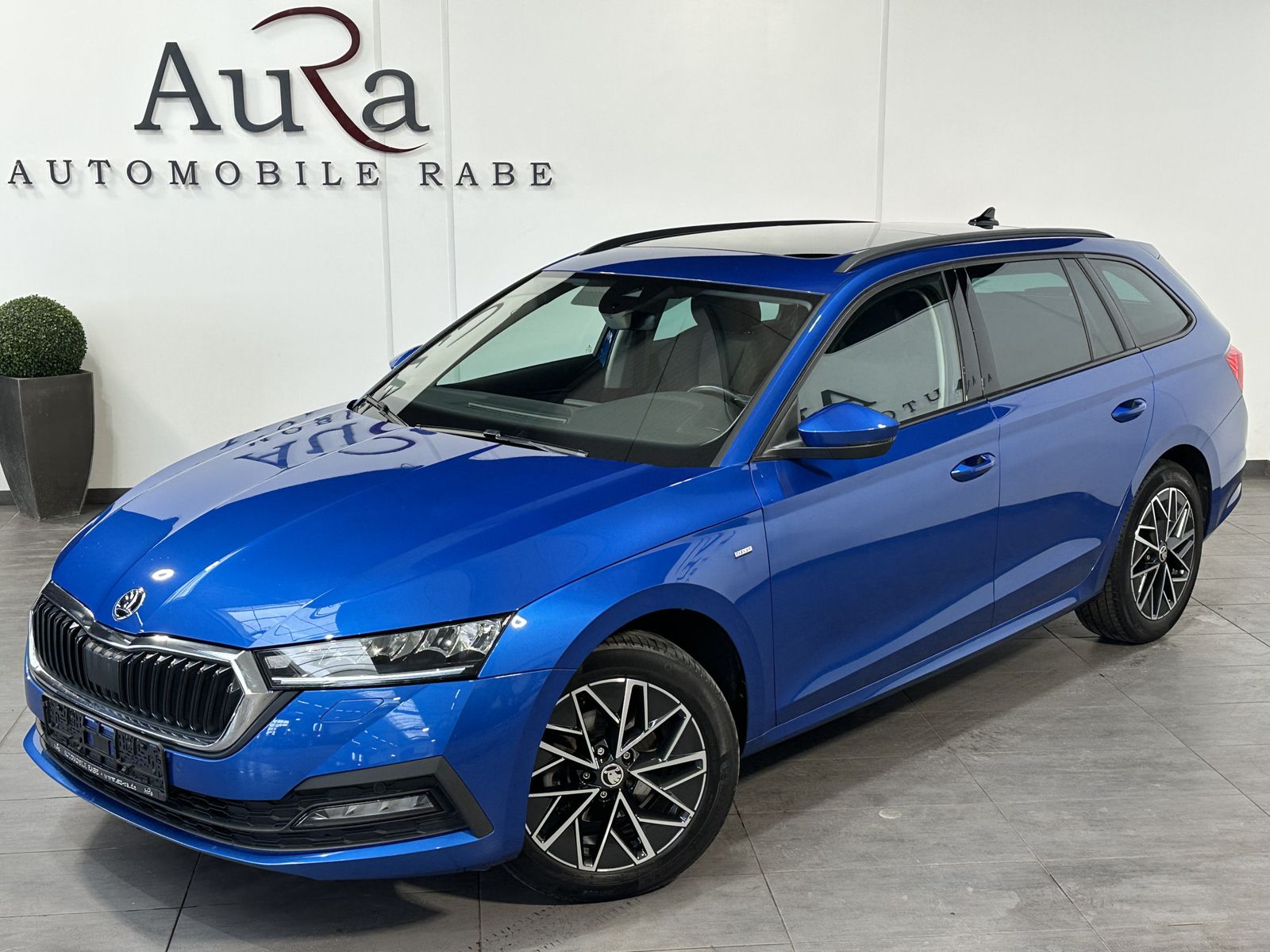 Fahrzeugabbildung SKODA Octavia Combi Clever NAV+LED+PANO+AHK+KAMERA+PP