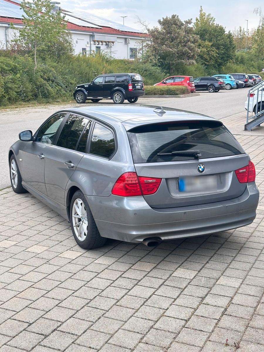 BMW 318 2009 — engine 143 HP (105kW)