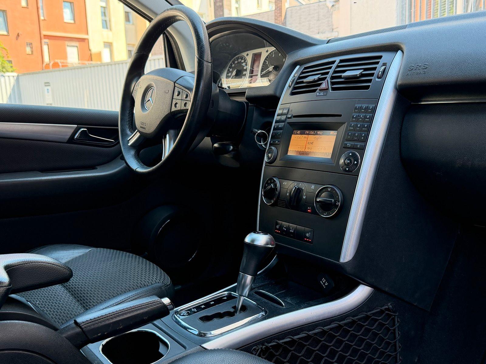 Mercedes-Benz B200 2009 — photo 8