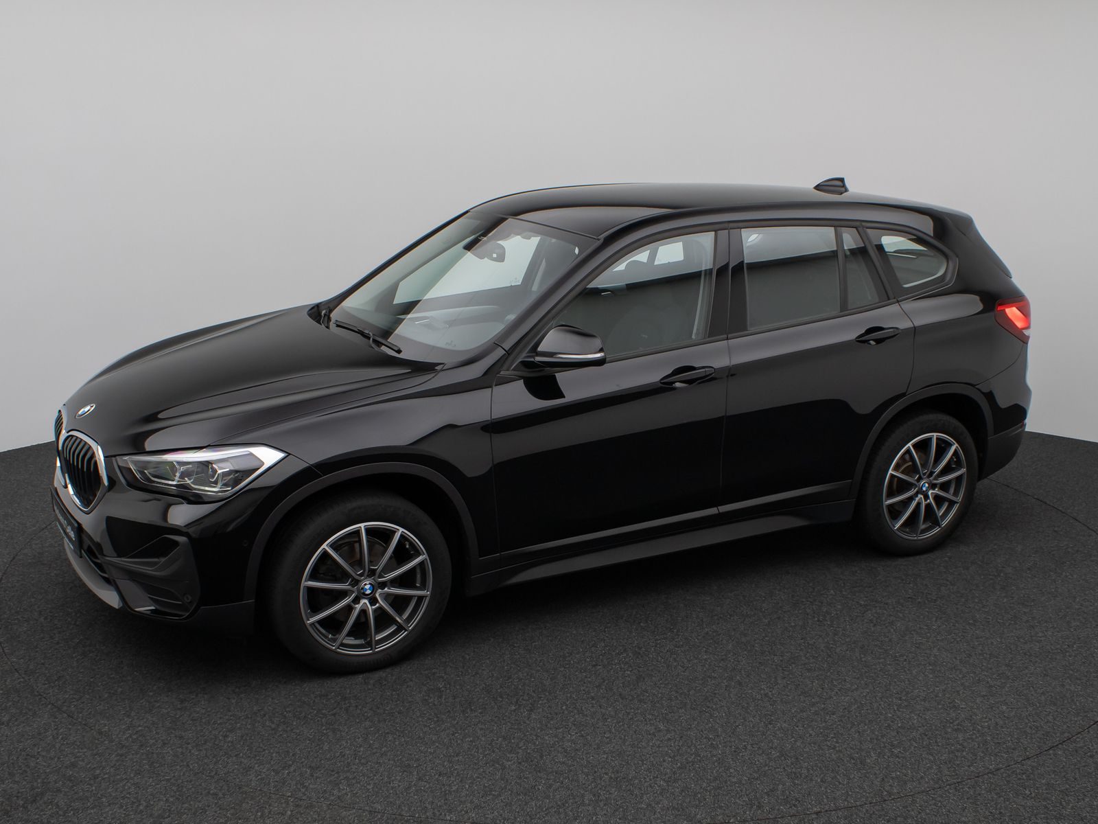 Fahrzeugabbildung BMW X1 sD18i Parkassistent DAB Sportsitz LED 18Zoll
