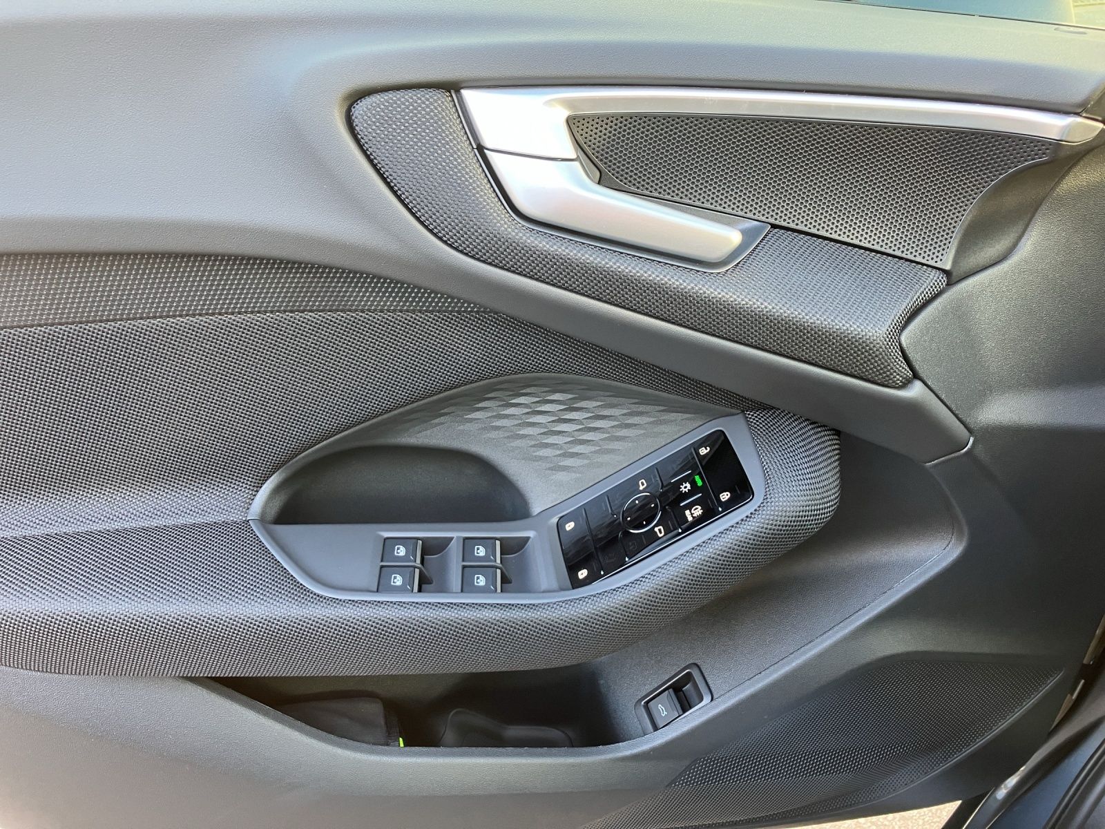 Fahrzeugabbildung Audi A5 Limousine TFSI S tronic LED Navi ACC RFK SH P