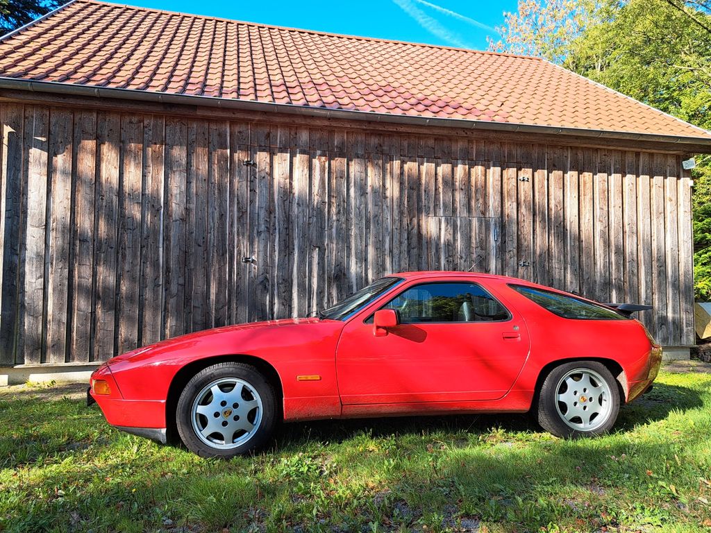Porsche 928