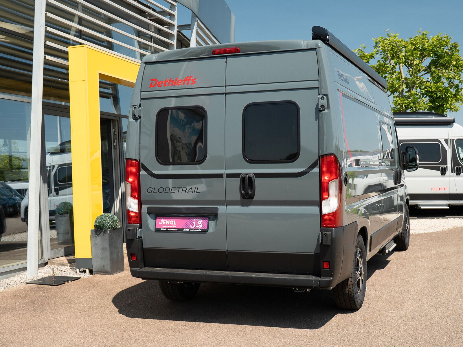 Fahrzeugabbildung Dethleffs Globetrail 600 DK Fiat Heckauszug/Rahmenfenster