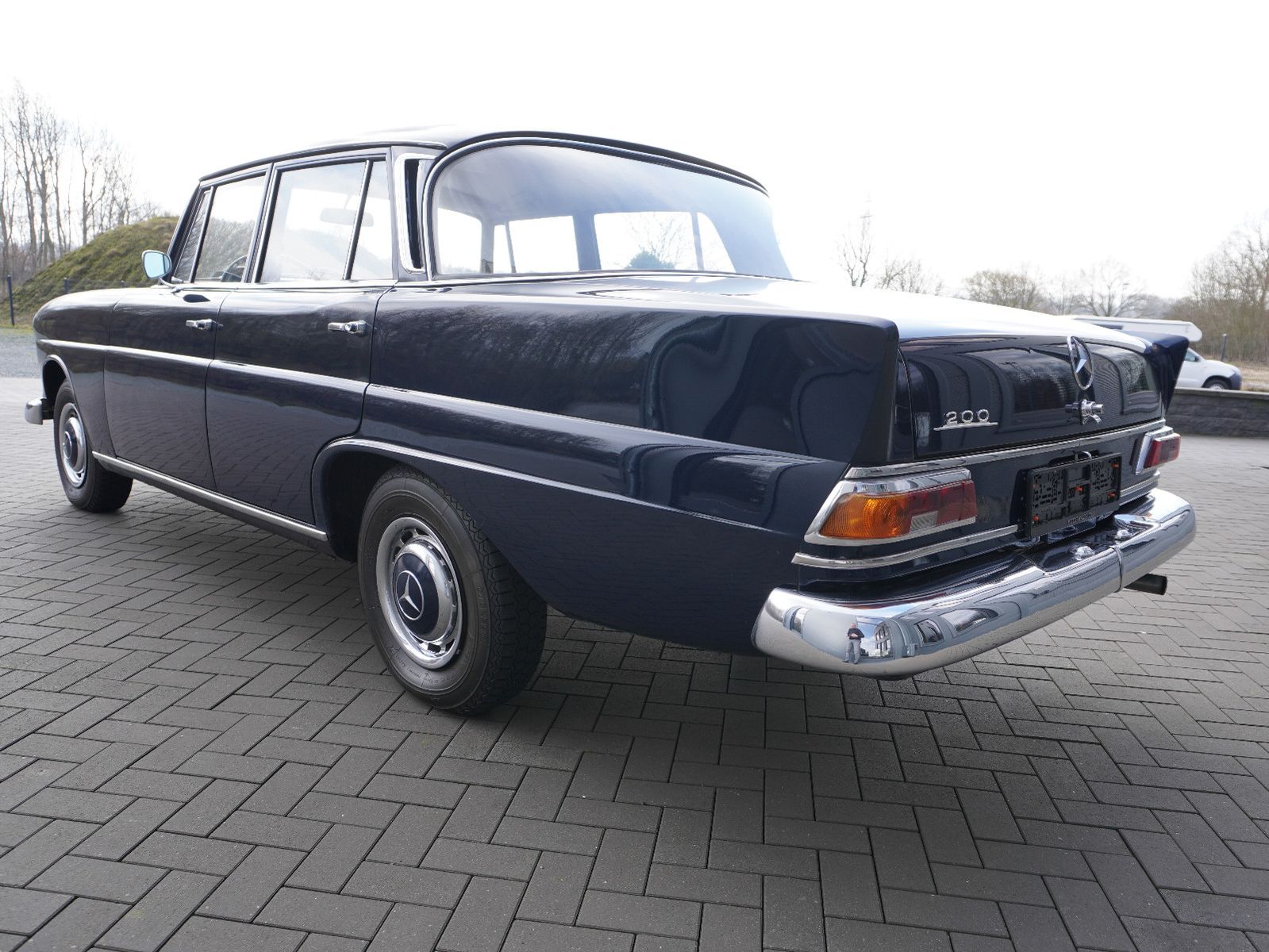 Fahrzeugabbildung Mercedes-Benz 200